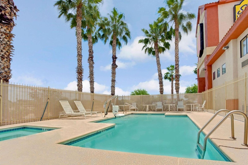 Super 8 by Wyndham Tucson/Grant Road Area AZ Main image